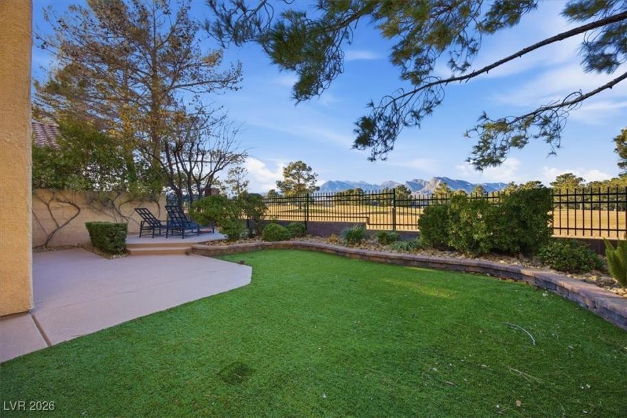 1333 Fox Acres Dr, Las Vegas, NV 89134-2