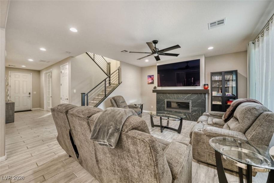 70 Pikiariki Ct, Las Vegas, NV 89183-8