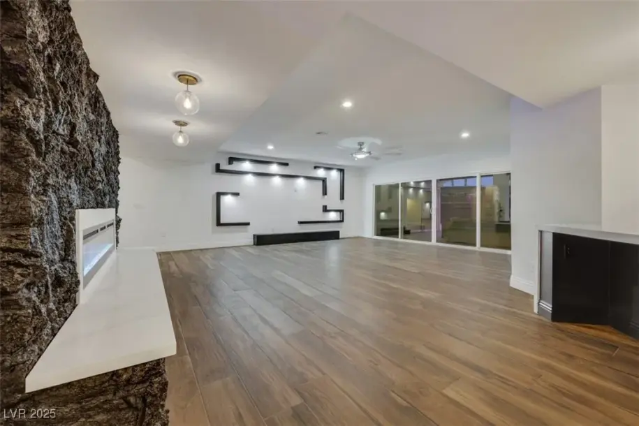 1900 S 15th St, Las Vegas, NV 89104-9