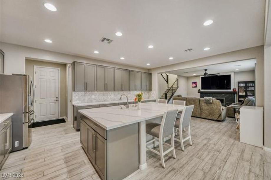 70 Pikiariki Ct, Las Vegas, NV 89183-3