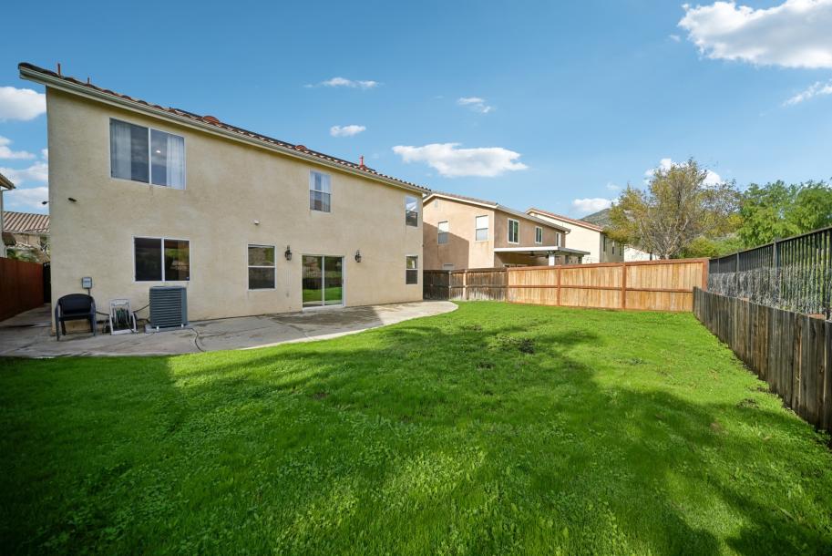 13042 Mesa Verde Way, Sylmar, CA 91342-16