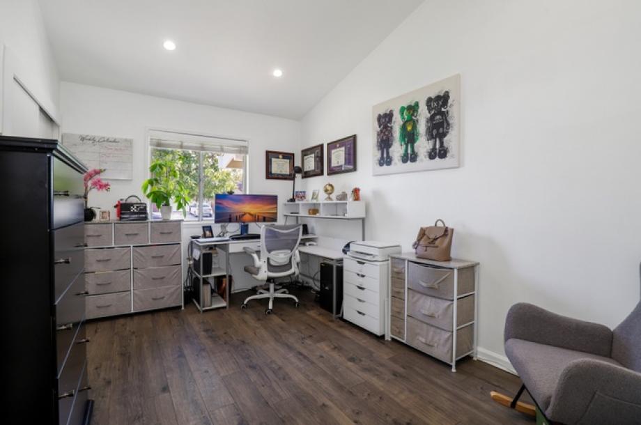 13345 Calcutta, Sylmar, CA 91342-9