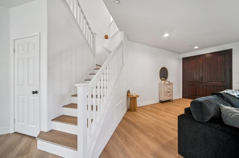 13042 Mesa Verde Way, Sylmar, CA 91342-5